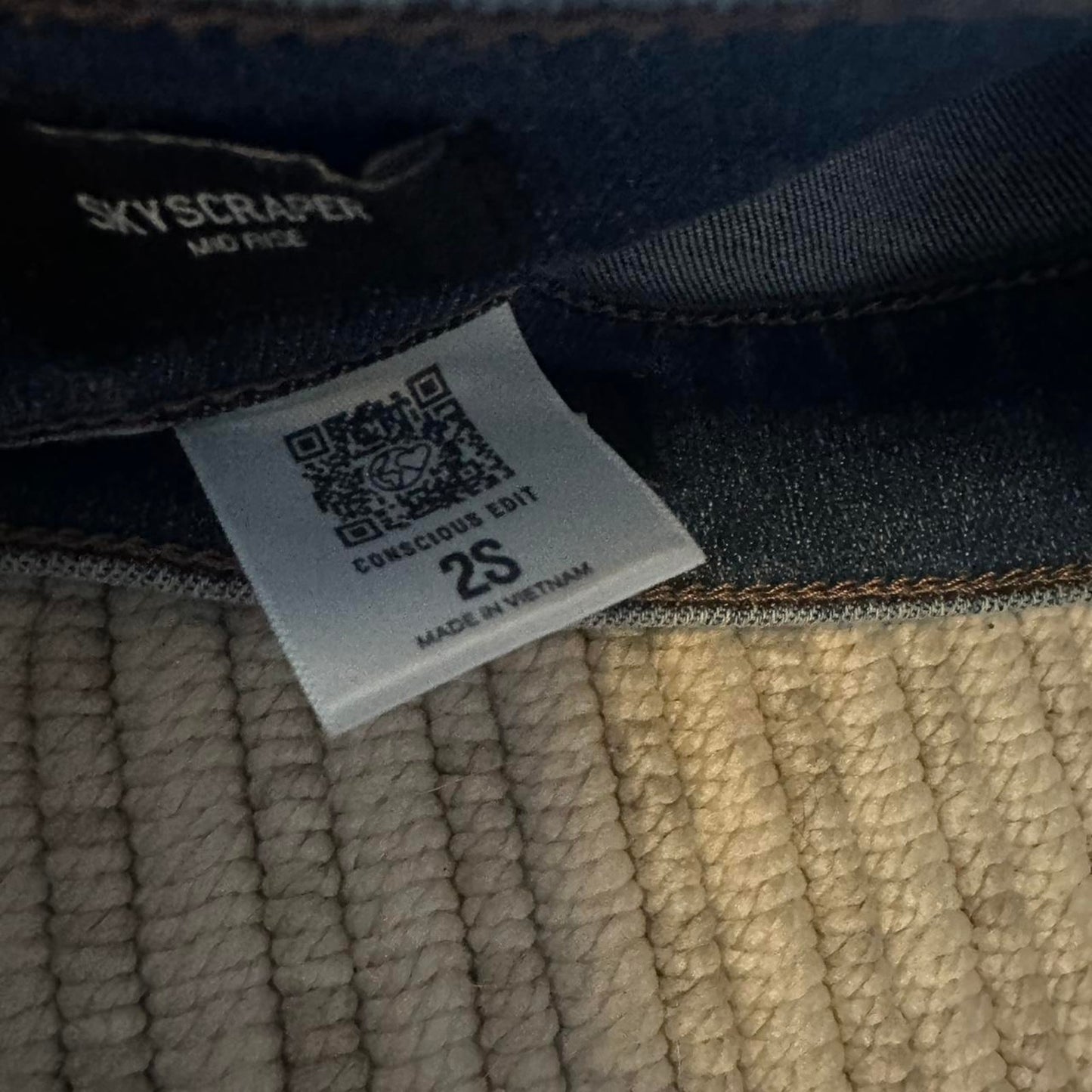 Express mid-rise dark wash skyscraper  jeans cut to crop -  Size 2R