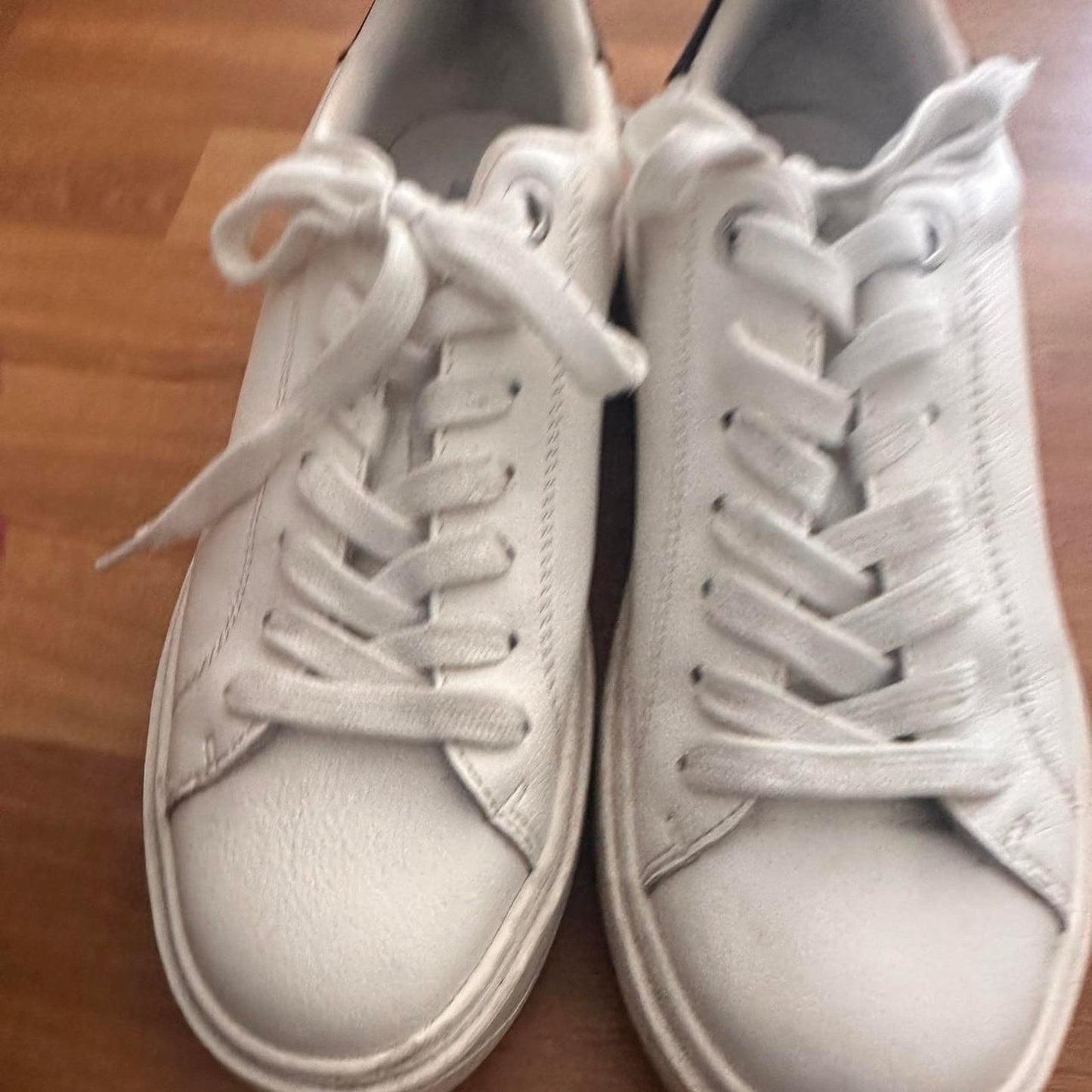 Womens steve madden white