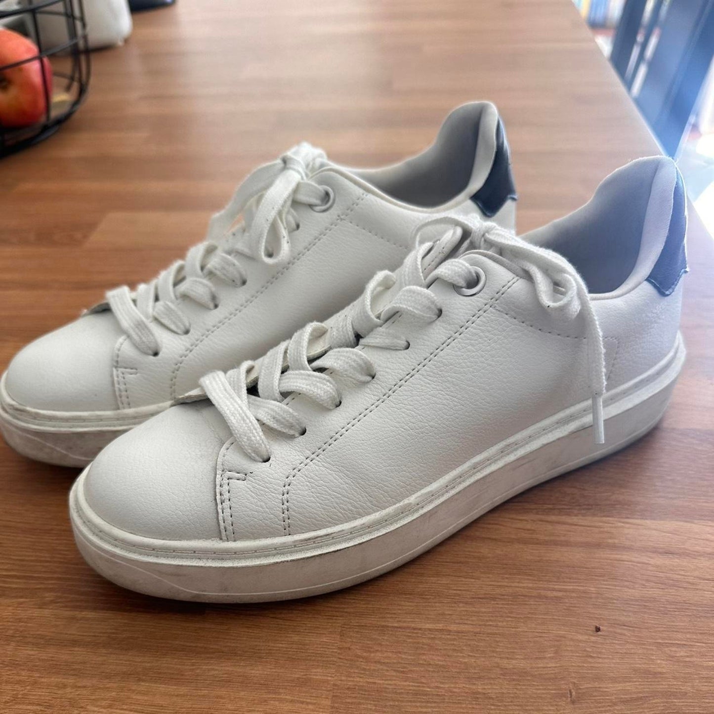 Womens steve madden white