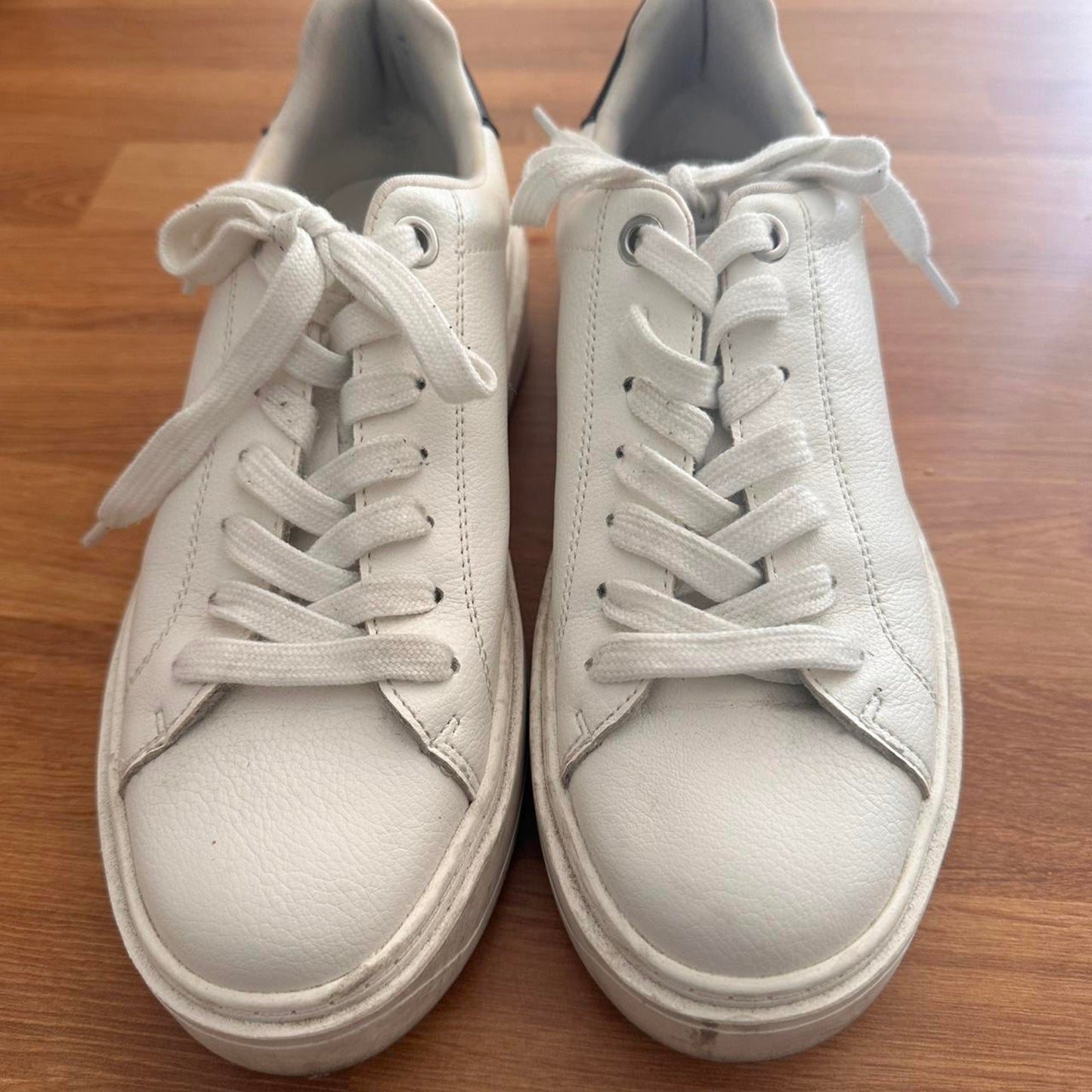 Womens steve madden white