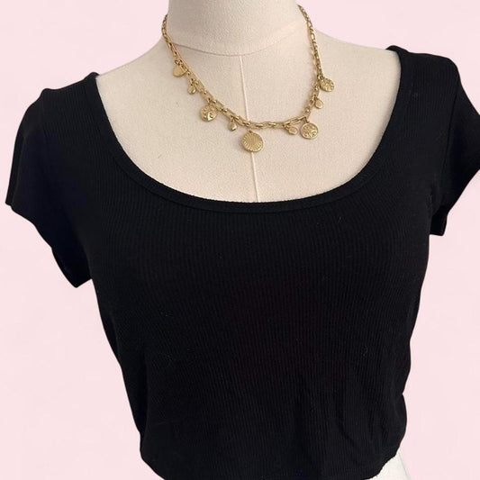 black crop top with scoop neck and short sleeves