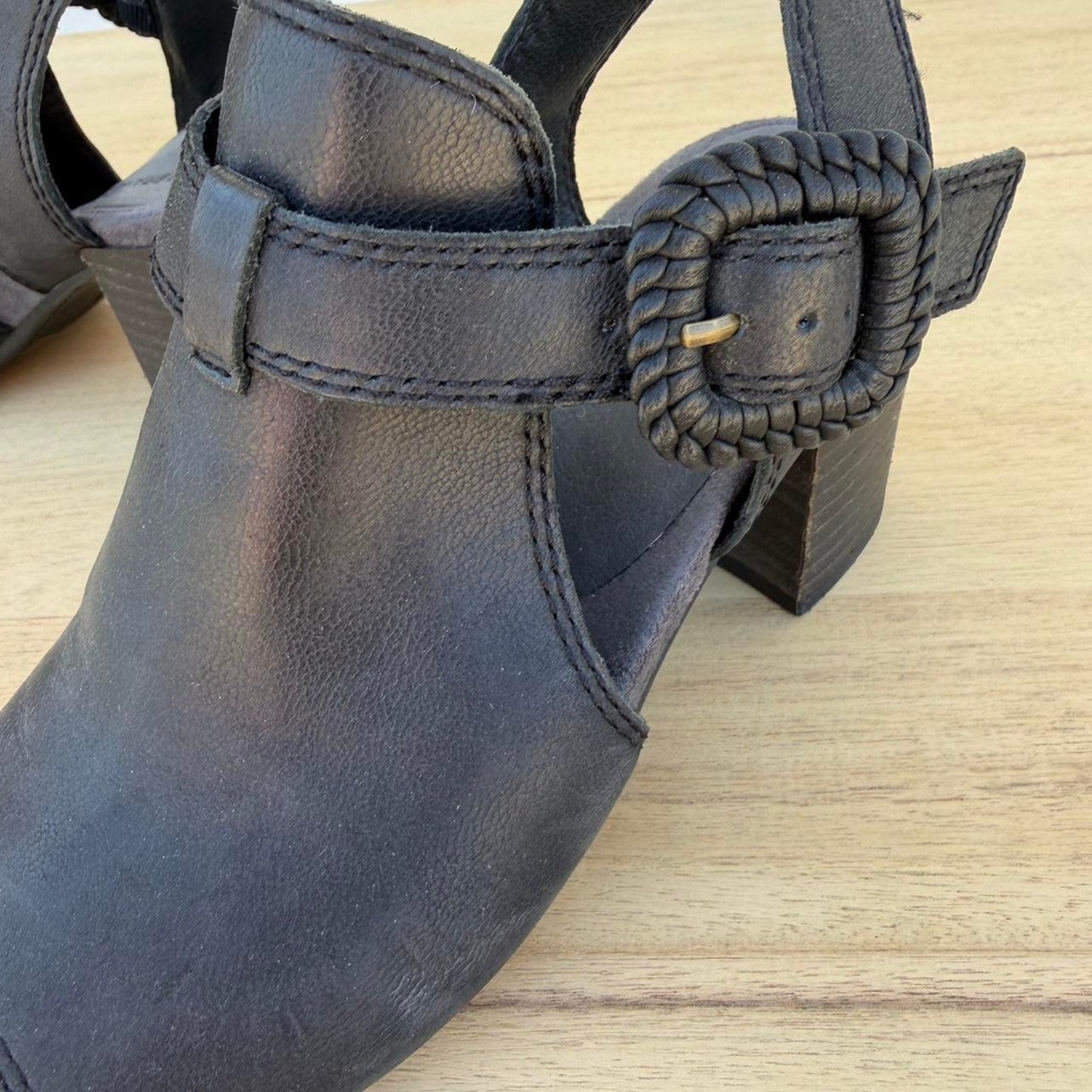 Black chunky heel sandals lucky